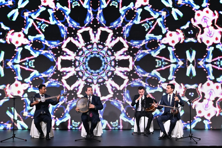 Bakıda milli mətbuatın 150 illiyi qeyd olundu – Media nümayəndələri təltif edildi