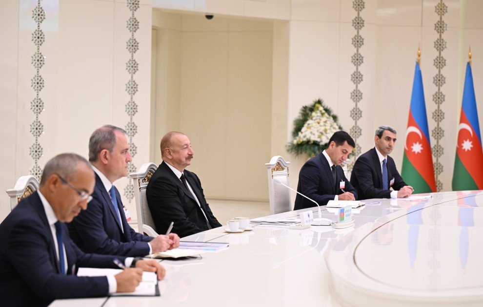 İlham Əliyevin Berdiməhəmmədovla geniş tərkibdə görüşü oldu -FOTOLAR (YENİLƏNİB)
