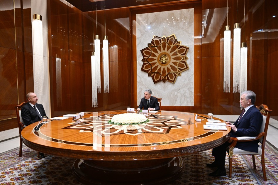 Liderlərin yüksəksəviyyəli görüşü keçirildi -FOTOLAR (YENİLƏNİB)