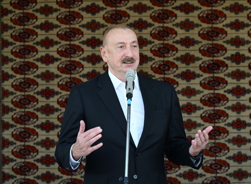 İlham Əliyevə “Axaltəkə” atı hədiyyə edildi- VİDEO+FOTOLAR