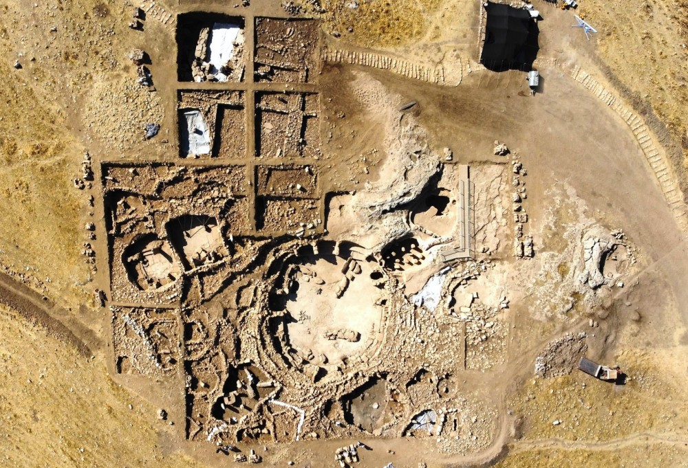 Türkiyənin Karahantepe abidəsində Neolit dövrünün ən böyük kəşfi – “İlk üçölçülü süjet”/ FOTO