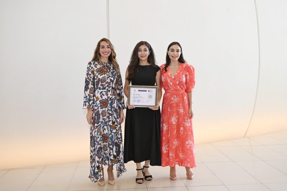 Leyla və Arzu Əliyeva tələbələrə sertifikatlarını təqdim etdilər -FOTOLAR