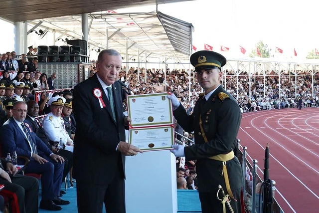 Zakir Həsənov Türkiyədə hərbi məktəblərin buraxılış mərasimlərində iştirak edib