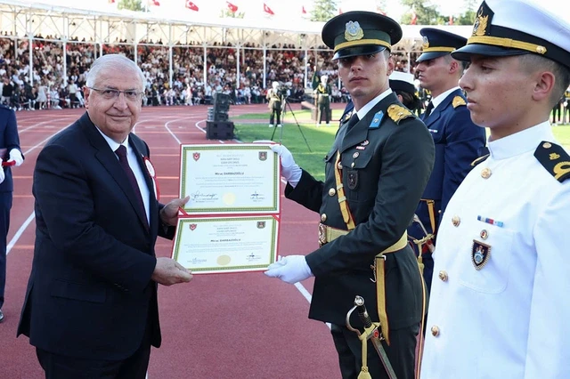 Zakir Həsənov Türkiyədə hərbi məktəblərin buraxılış mərasimlərində iştirak edib