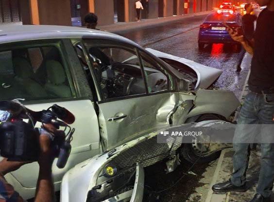 Bakıda zəncirvari qəza - 7 avtomobil toqquşdu