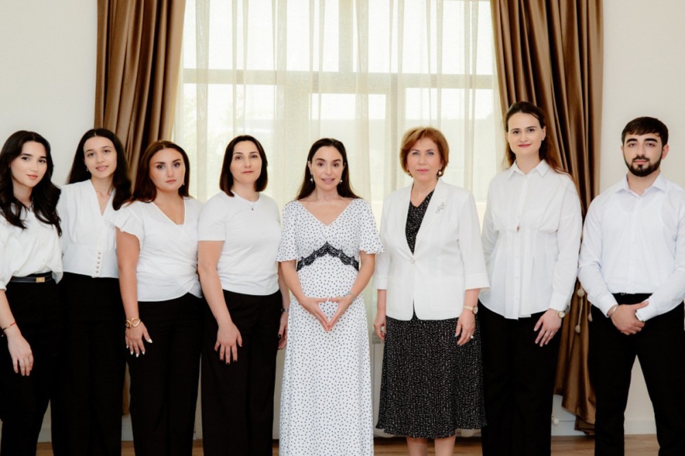 Leyla Əliyeva “Tut Əlimdən” Uşaqlar üçün Sosial Reabilitasiya Mərkəzində -FOTOLAR