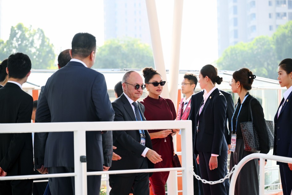 Mehriban Əliyeva dövlət başçılarının xanımları ilə gəmi gəzintisində -FOTOLAR