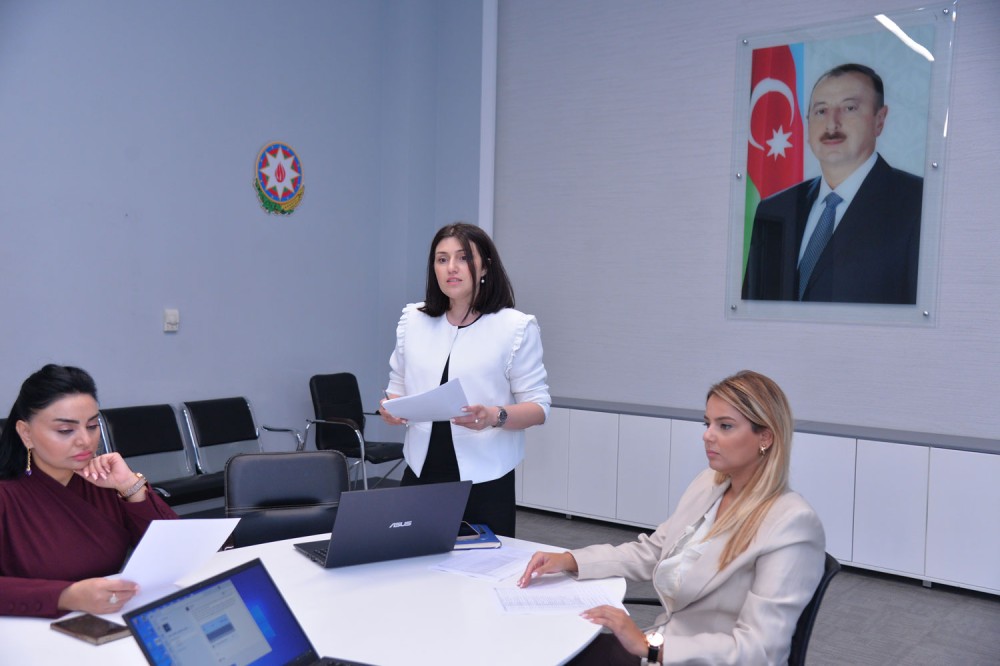 Sentyabr konfransı: “Dəyirmi masa”larda müzakirələr