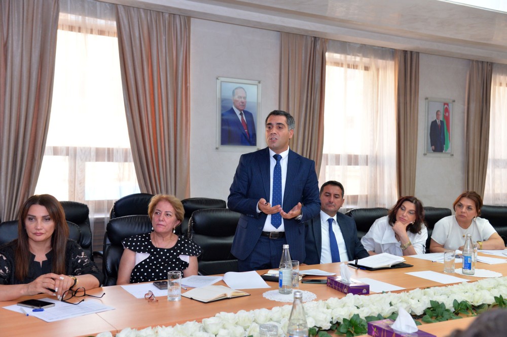 Sentyabr konfransı: “Dəyirmi masa”larda müzakirələr