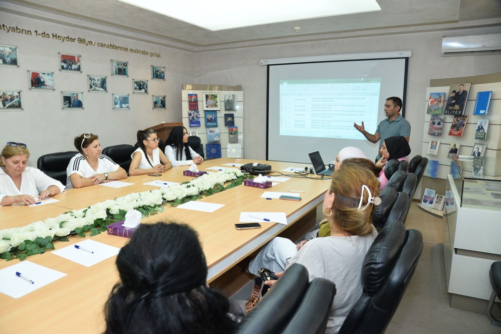 Sentyabr konfransı çərçivəsində müzakirələr davam edib