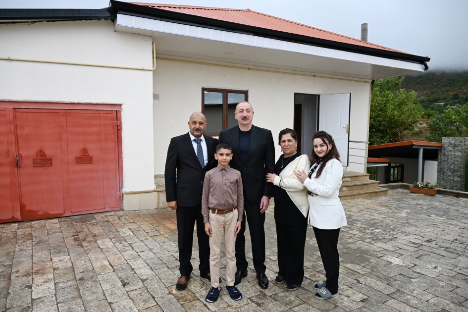 Prezident Sos sakininin evində oldu -FOTOLAR (VİDEO)