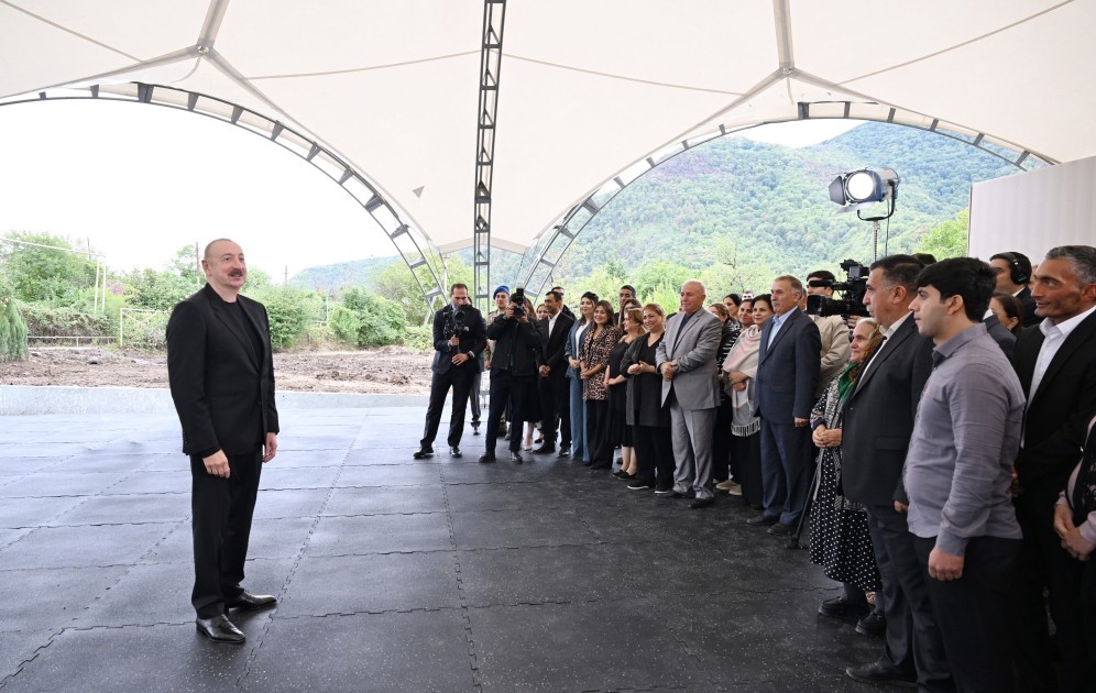 Prezident 4 kəndin sakinləri ilə görüşdü +FOTOLAR (YENİLƏNİB)