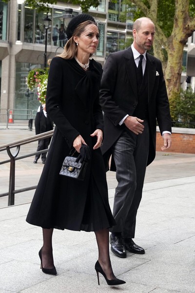 Keyt Middlton ictimaiyyət qarşısına 10 min avroluq çanta ilə çıxıb- FOTO