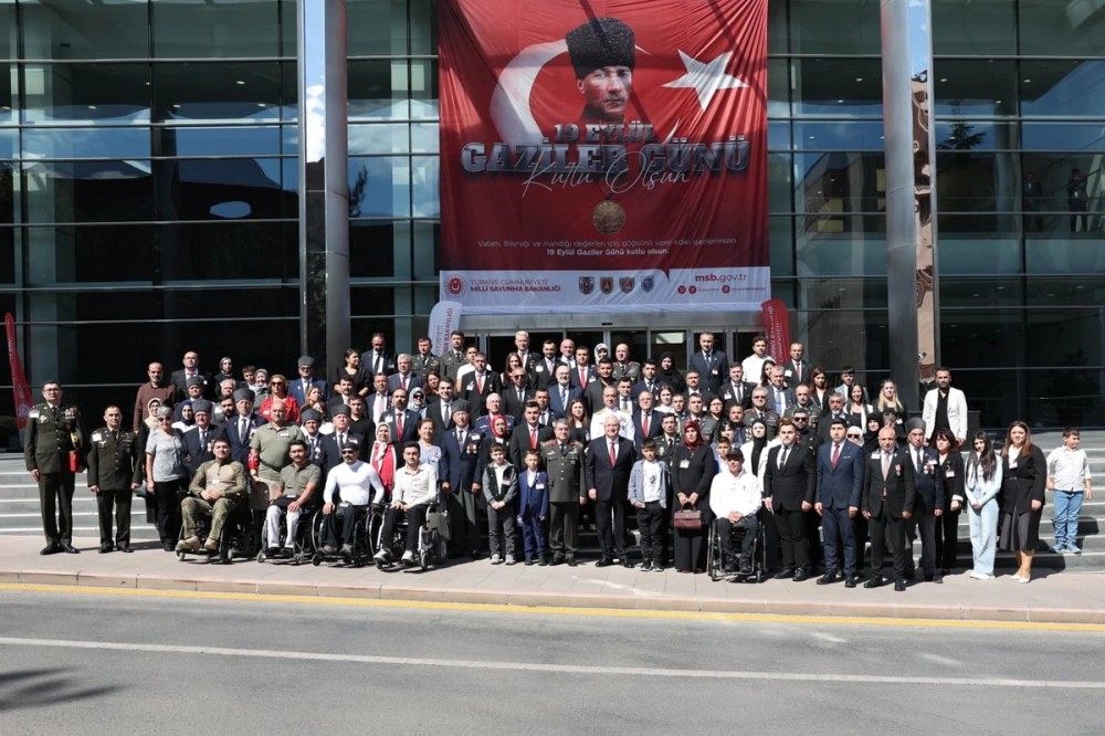 Yaşar Gülər azərbaycanlı qazilərlə görüşdü +FOTOLAR