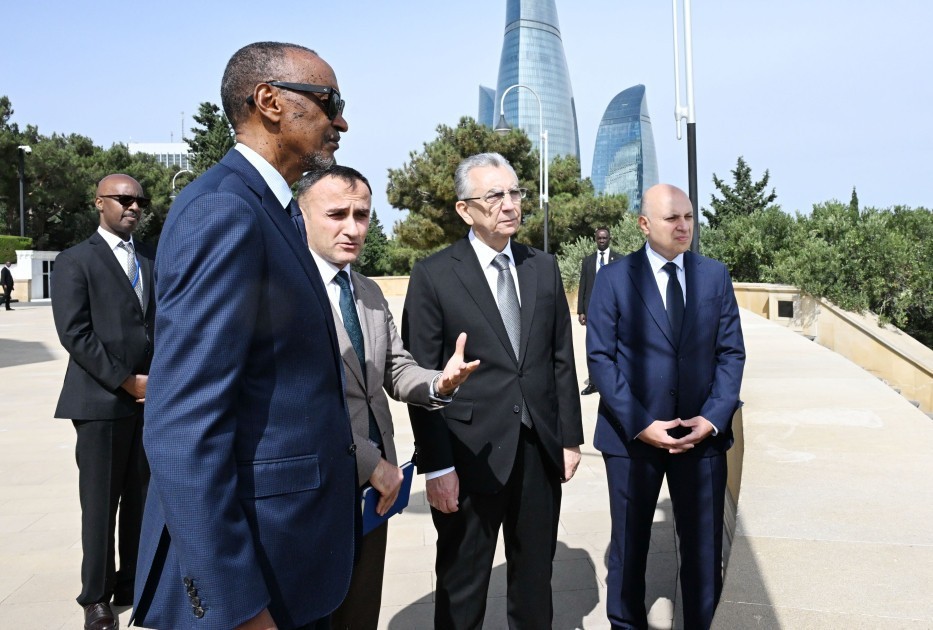 Ruanda prezidenti Fəxri və Şəhidlər xiyabanlarını ziyarət edib -FOTOLAR (YENİLƏNİB)