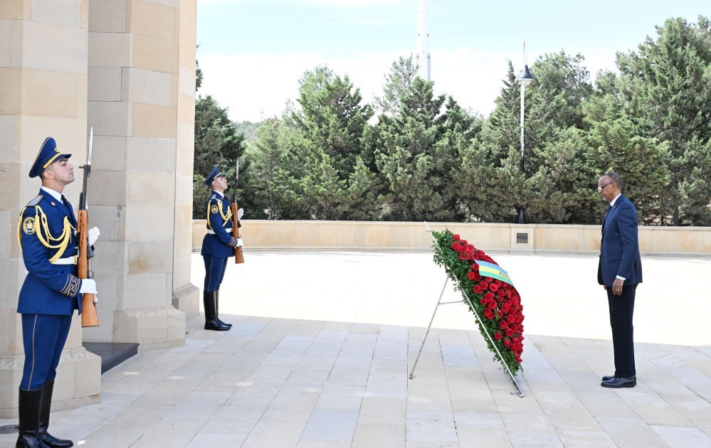 Ruanda prezidenti Fəxri və Şəhidlər xiyabanlarını ziyarət edib -FOTOLAR (YENİLƏNİB)