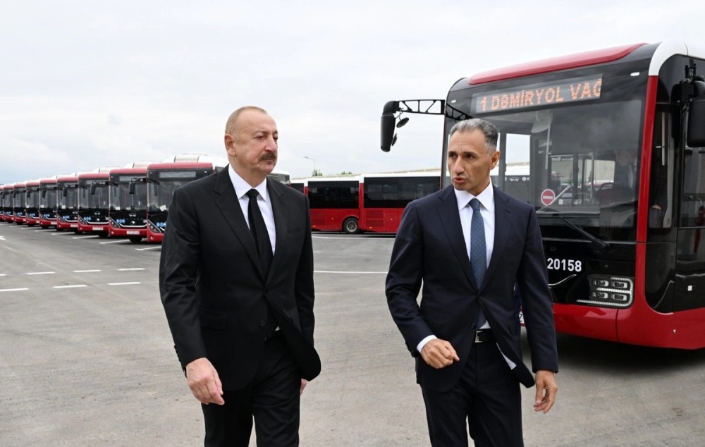 İlham Əliyev "BakuBus"un Gəncə Avtoparkının açılışında /FOTOLAR
