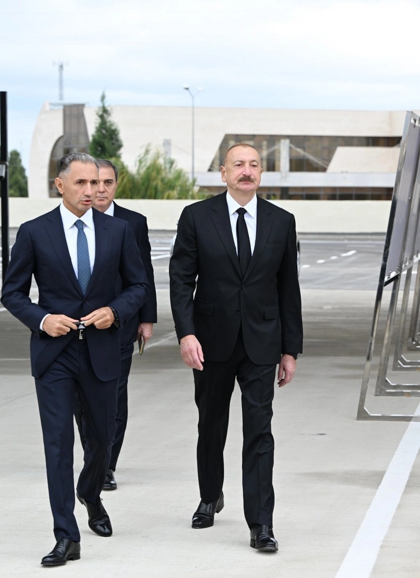 İlham Əliyev "BakuBus"un Gəncə Avtoparkının açılışında /FOTOLAR