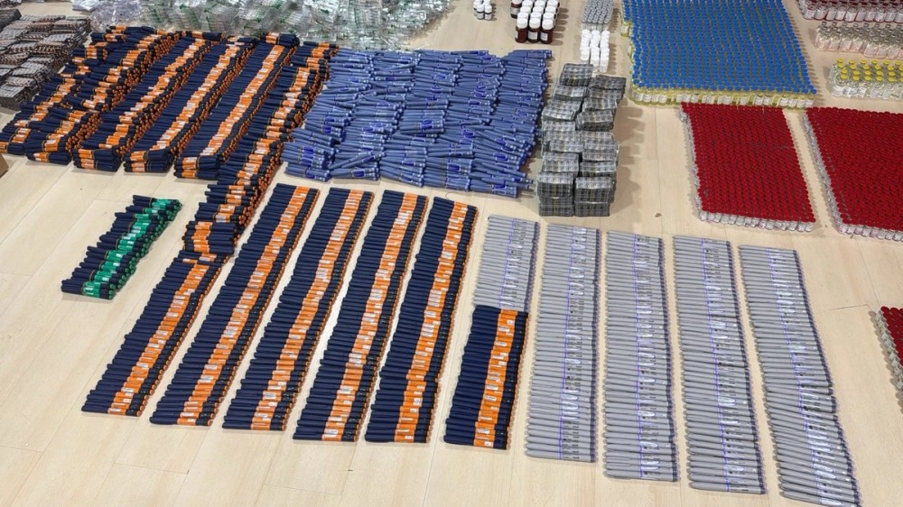 Türkiyədən ərzaq gətirən yük maşınında külli miqdarda dərman aşkarlandı -FOTOLAR