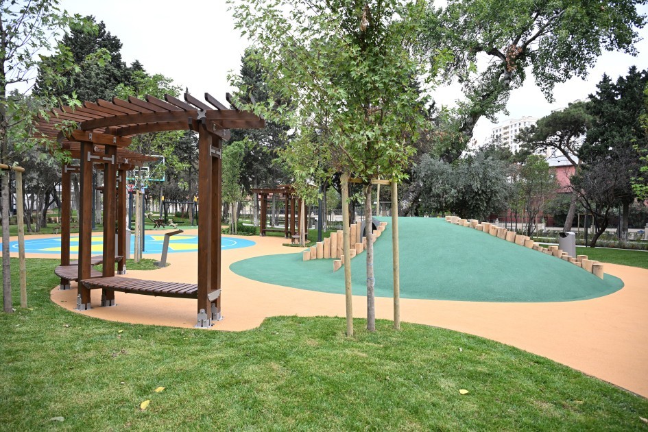 İlham Əliyev və birinci xanım yeni parkın açılışında- FOTOLAR