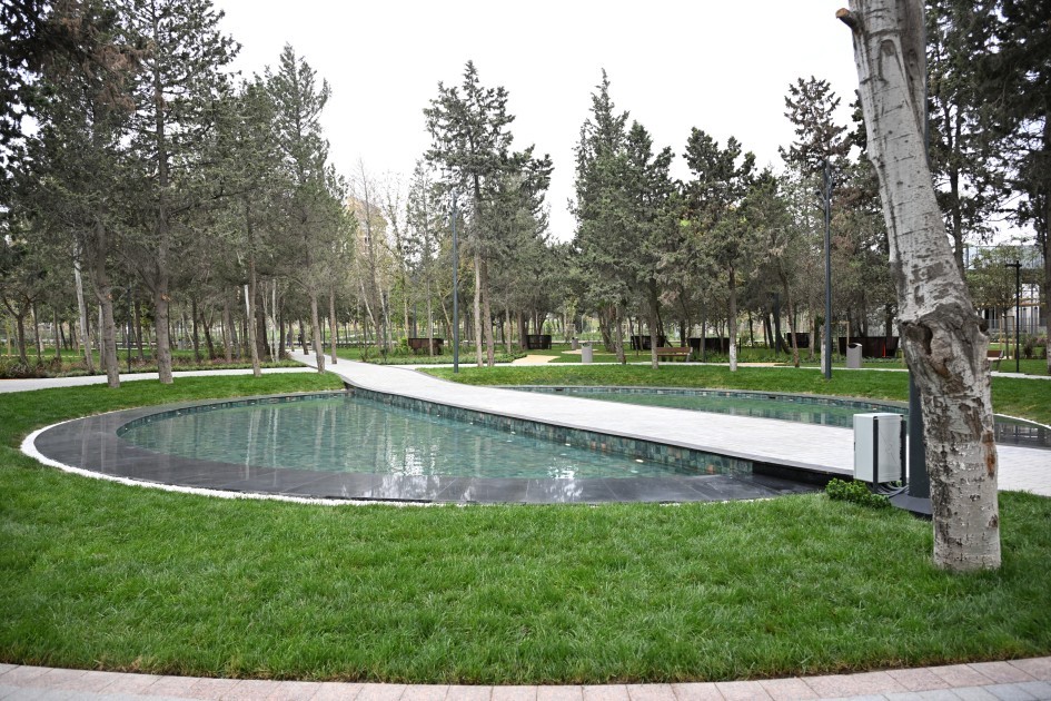 İlham Əliyev və birinci xanım yeni parkın açılışında- FOTOLAR