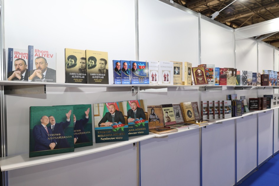 Özbəkistandakı Heydər Əliyev adına Azərbaycan Mədəniyyət Mərkəzi XI Bakı Beynəlxalq Kitab Sərgisində öz nəşrlərini təqdim edib