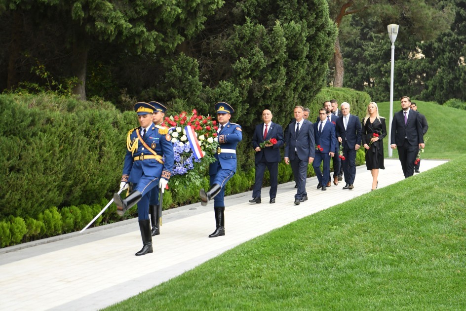 Xorvatiya parlamentinin sədri Ulu Öndərin məzarını və Şəhidlər xiyabanını ziyarət etdi- FOTOLAR