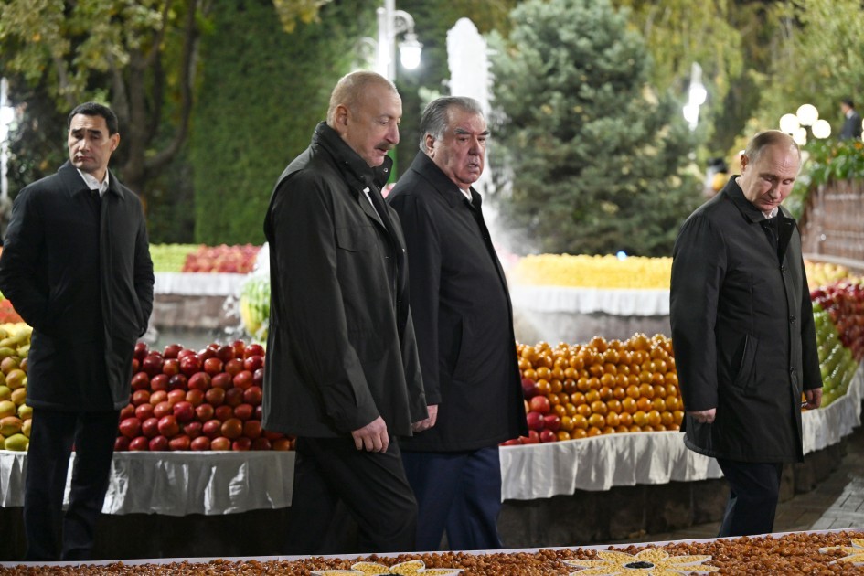 İlham Əliyev dövlət başçılarının qeyri-rəsmişam yeməyində - FOTOLAR (VİDEO)