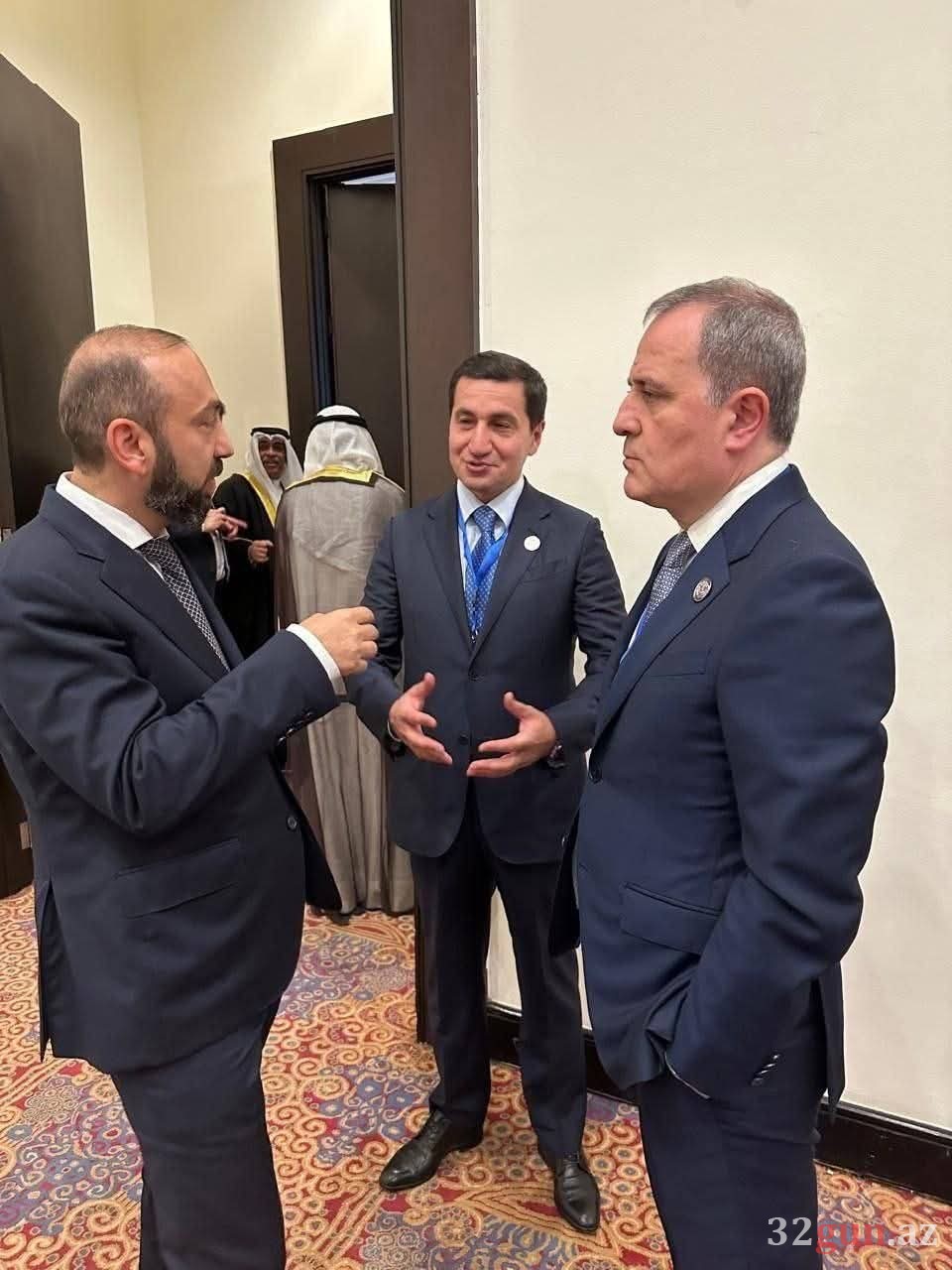 Misir Dəhlizində Önəmli Söhbət: Bakı və İrəvan Rəsmilərinin ayaqüstü görüşü