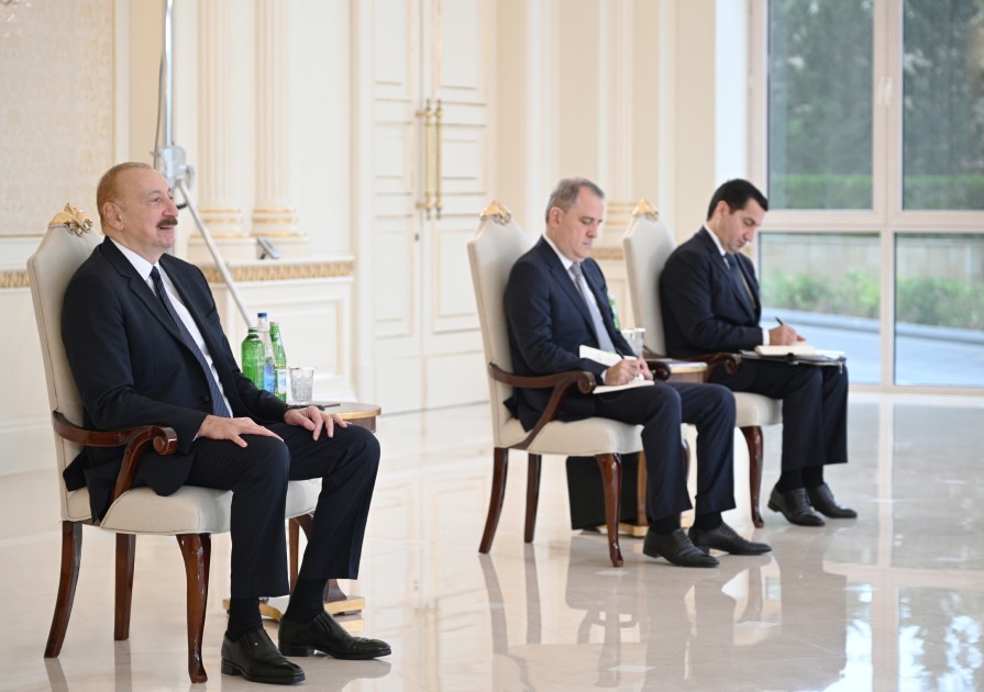 İlham Əliyev yeni səfirlərin etimadnamələrini qəbul etdi -FOTOLAR (YENİLƏNİB)