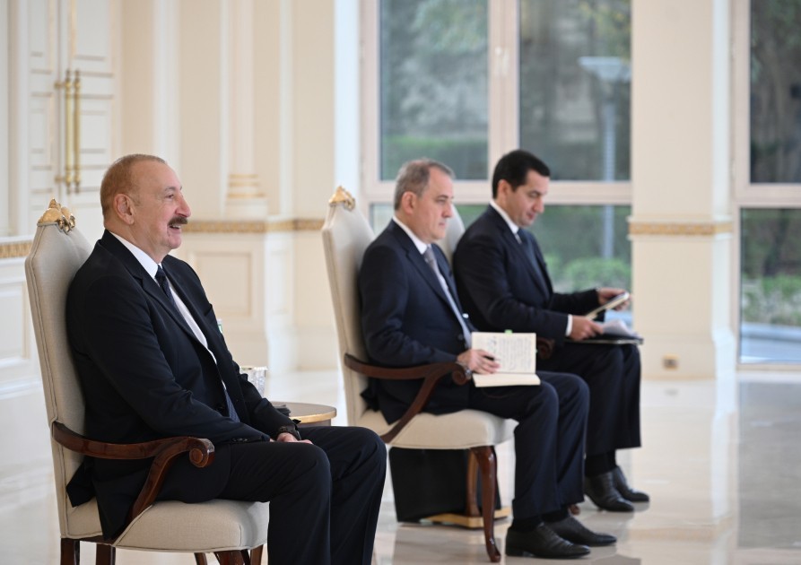 İlham Əliyev yeni səfirlərin etimadnamələrini qəbul etdi -FOTOLAR (YENİLƏNİB)