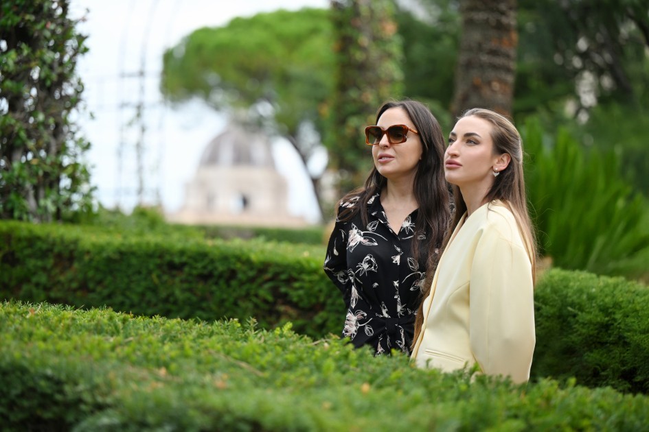 Mehriban Əliyeva qızları və gəlini ilə birlikdə ağacəkmə mərasimində -FOTOLAR