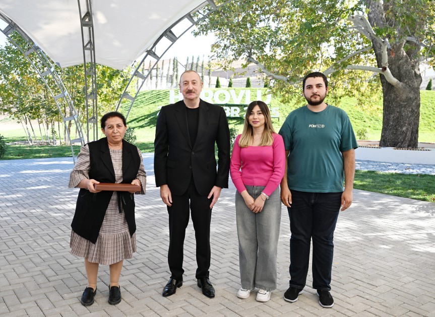 İlham Əliyev Horovlu sakinlərinə mənzillərinaçarlarını təqdim etdi - FOTOLAR
