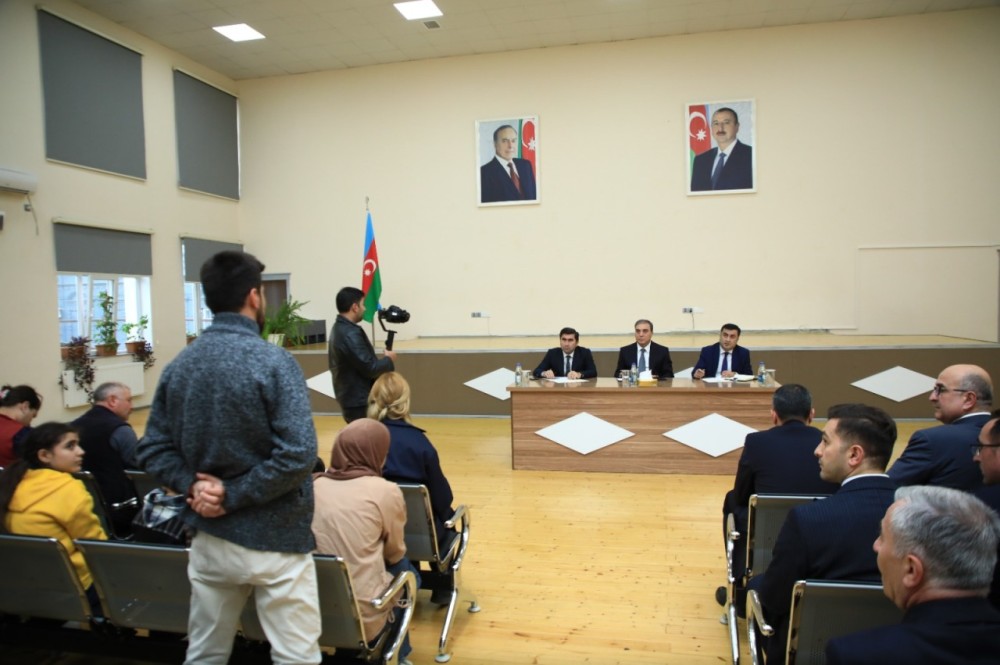 Niyazi Bayramov 10 nömrəli tam orta məktəbdə vətəndaşlarla görüşüb -FOTOLAR