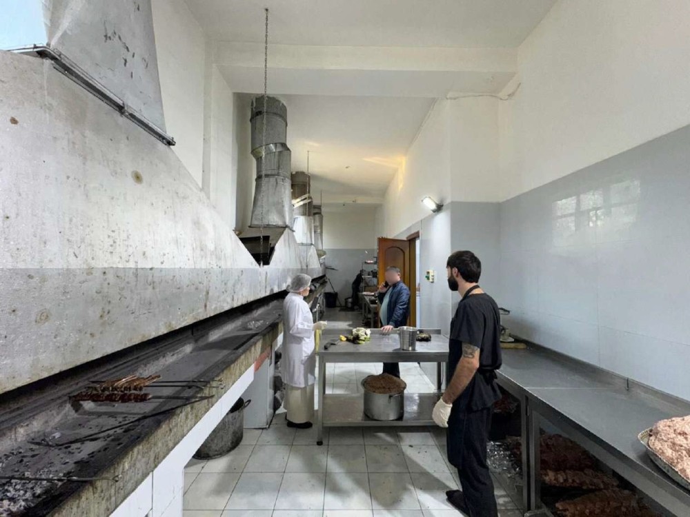 Dana əti adı ilə qonaqlara camış əti verilibmiş -“Aqat”da biabrçılıq (FOTOLAR)