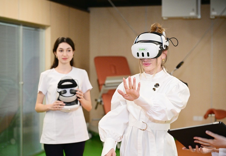 Prezident ailəsi Yeni Klinikada mərkəzlərin açılışında- FOTOLAR