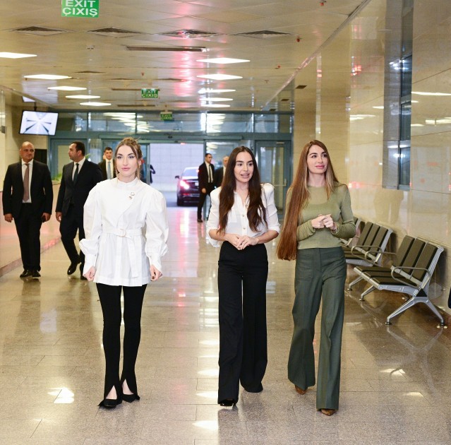 Prezident ailəsi Yeni Klinikada mərkəzlərin açılışında- FOTOLAR