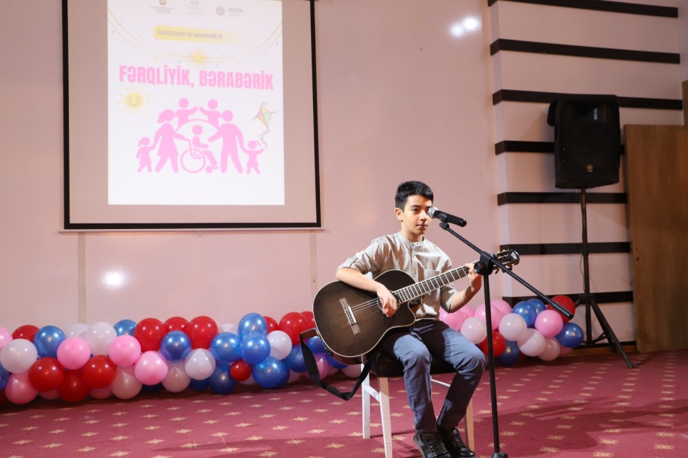 Beynəlxalq Əlillər Günündə Ağstafada xüsusi qayğıya ehtiyacı olan uşaqlar üçün “Fərqliyik, bərabərik” adlı bədii-əyləncəli tədbir keçirilib