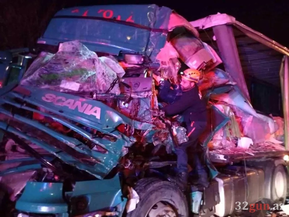 Azərbaycanlı sürücülər Türkiyədə dəhşətli qəza törətdi- Ölümdən döndü