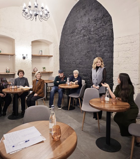 Leyla Əliyeva “YAŞA” Mərkəzində yaşlı nəslin nümayəndələri ilə görüşdü -FOTOLAR