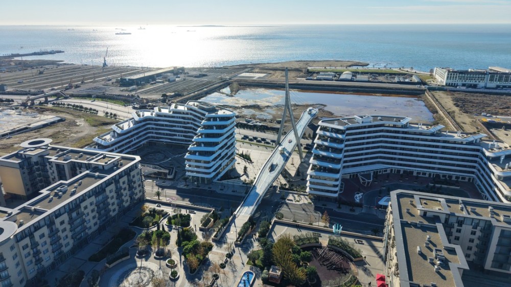 Prezident ailəsi ilə birlikdə “Ağ Şəhər”də açılış etdi -FOTOLAR (YENİLƏNİB)