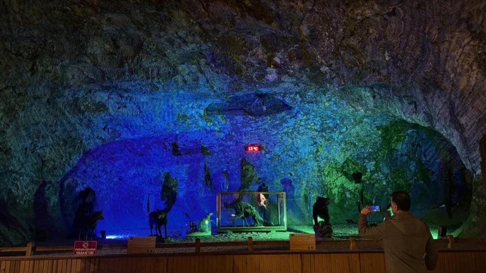 Yeraltı duz mədənini rekord sayda turist ziyarət edib -FOTOLAR