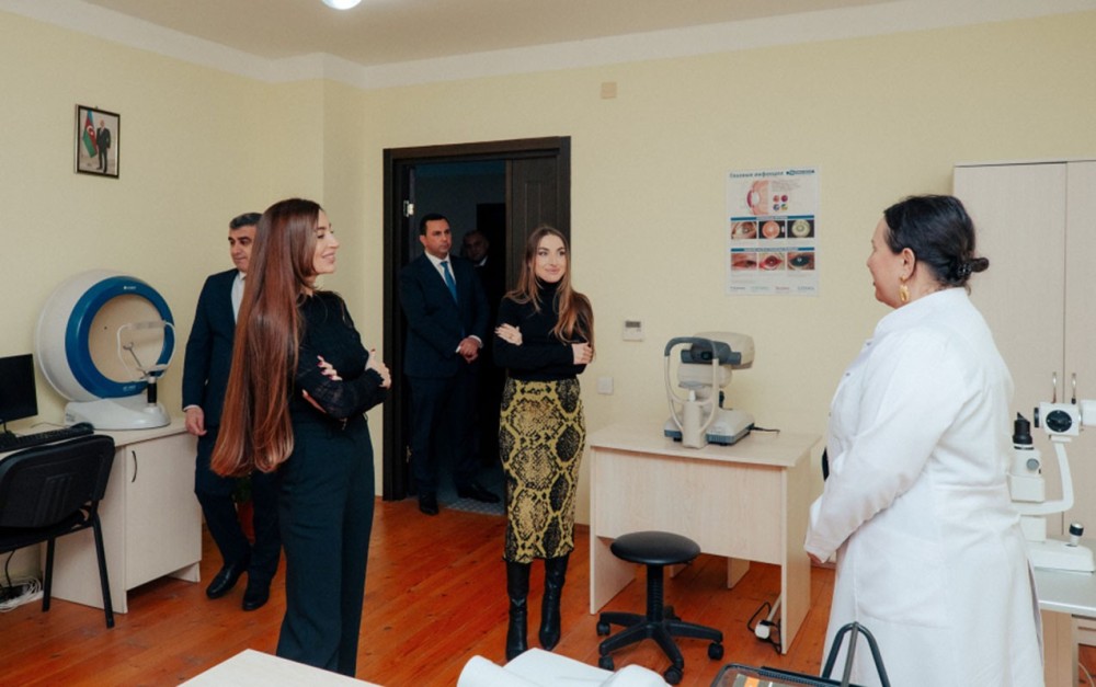 Prezidentin qızı və gəlini sığınacaqda -FOTOLAR