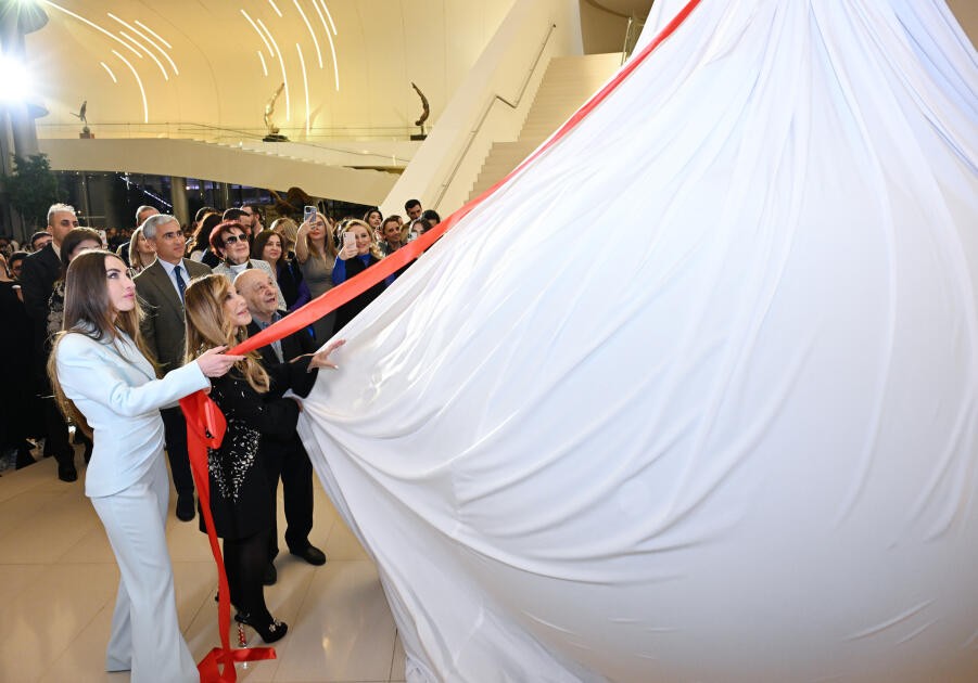 Heydər Əliyev Mərkəzində Kerol Förmenin sərgisinin açılışı olub- FOTO