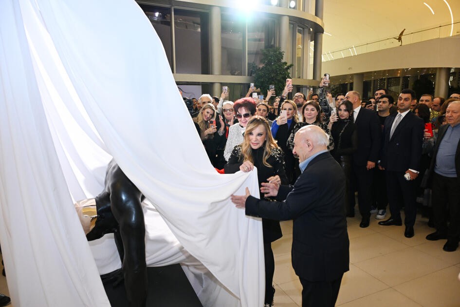 Heydər Əliyev Mərkəzində Kerol Förmenin sərgisinin açılışı olub- FOTO